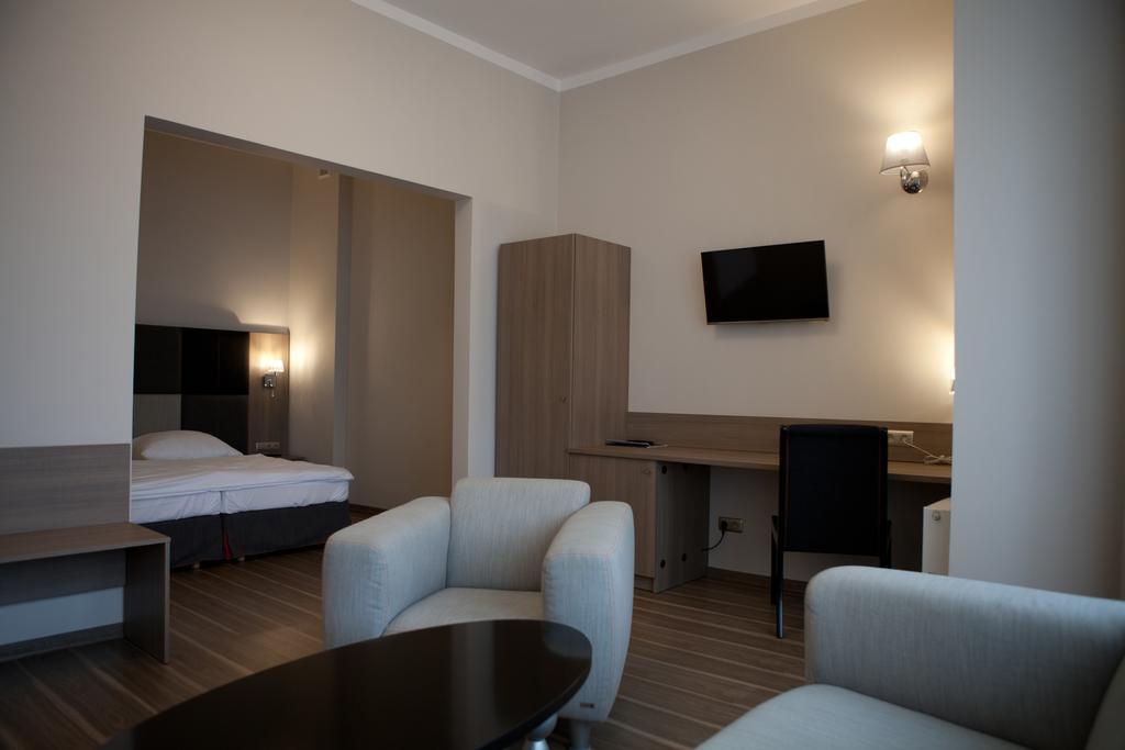 Hotel Srodmiejski Zielona Gora  Exterior photo