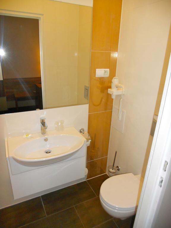 Hotel Srodmiejski Zielona Gora  Room photo
